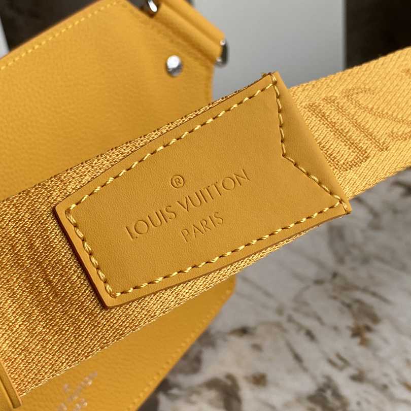 Louis Vuitton Sling Bag(30-16-3cm)   M21419 - PerfectKickZ