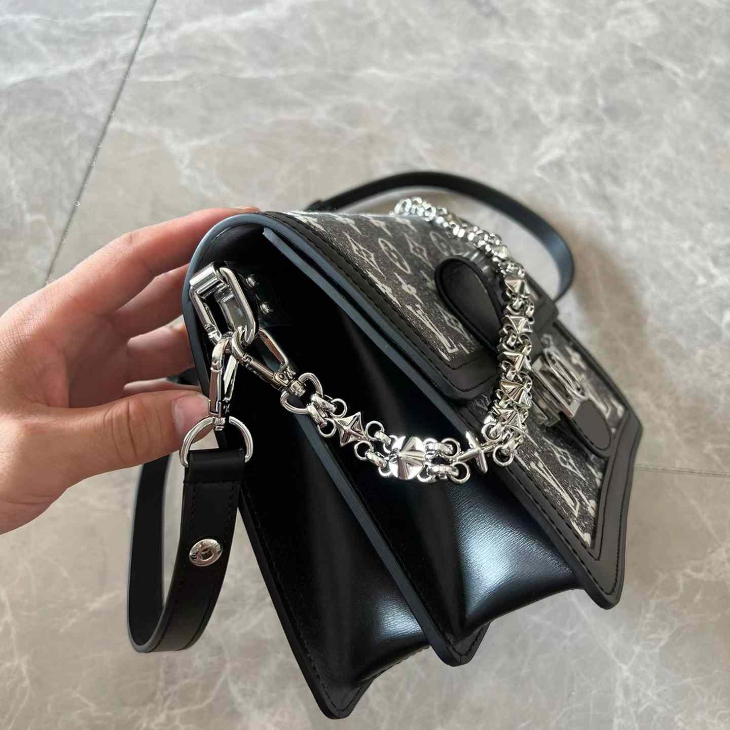 Louis VuittonDauphine MM Handbag (25-17-10.5cm)   M21458 - PerfectKickZ