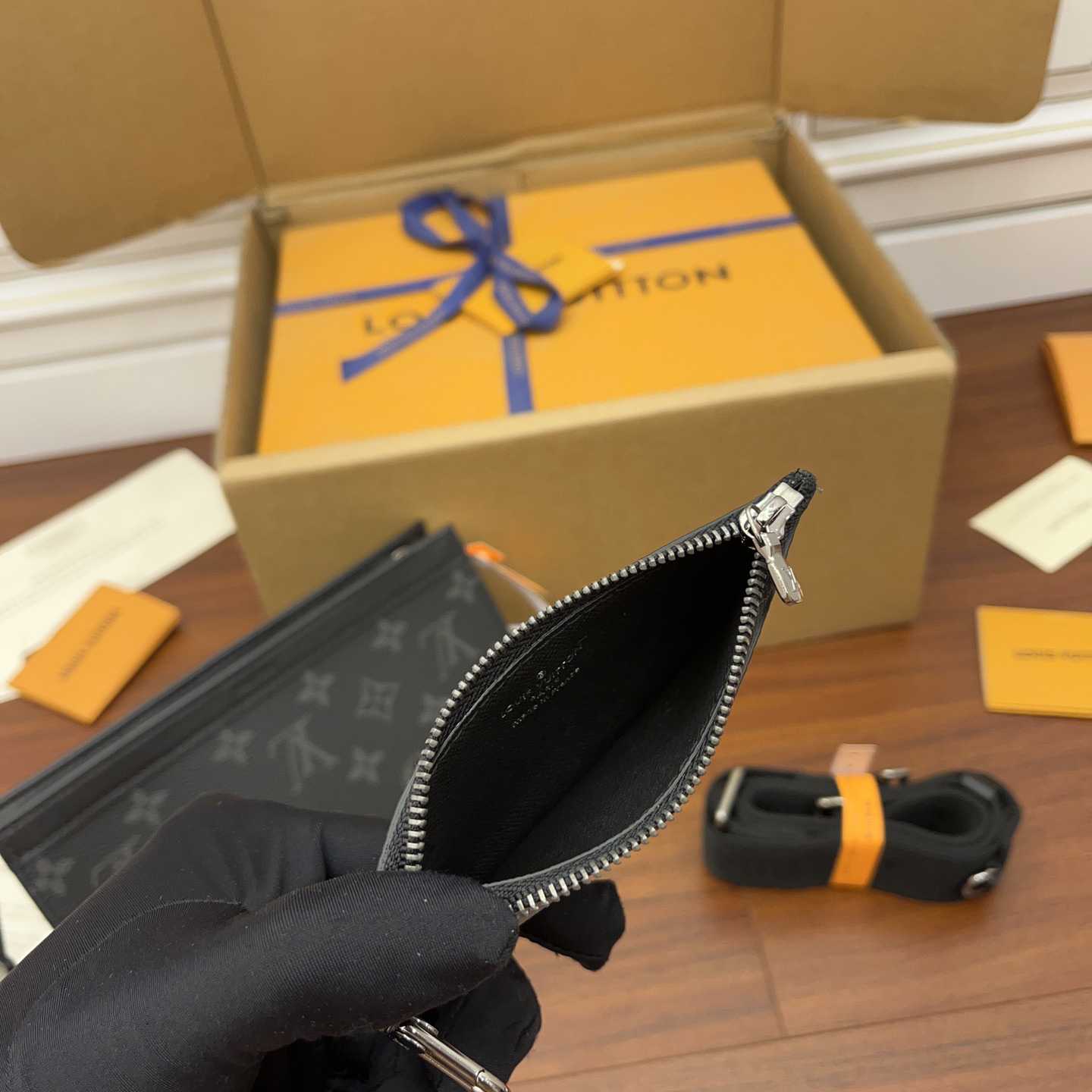 Louis Vuitton Gaston Wearable Wallet(22x14.5x4.5CM)   M81124 - PerfectKickZ