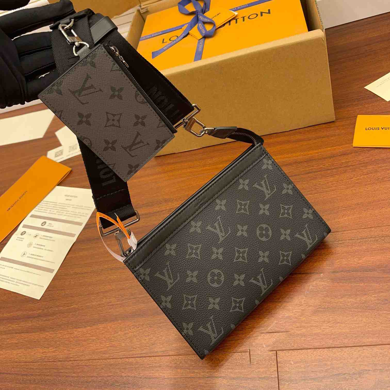 Louis Vuitton Gaston Wearable Wallet(22x14.5x4.5CM)   M81124 - PerfectKickZ