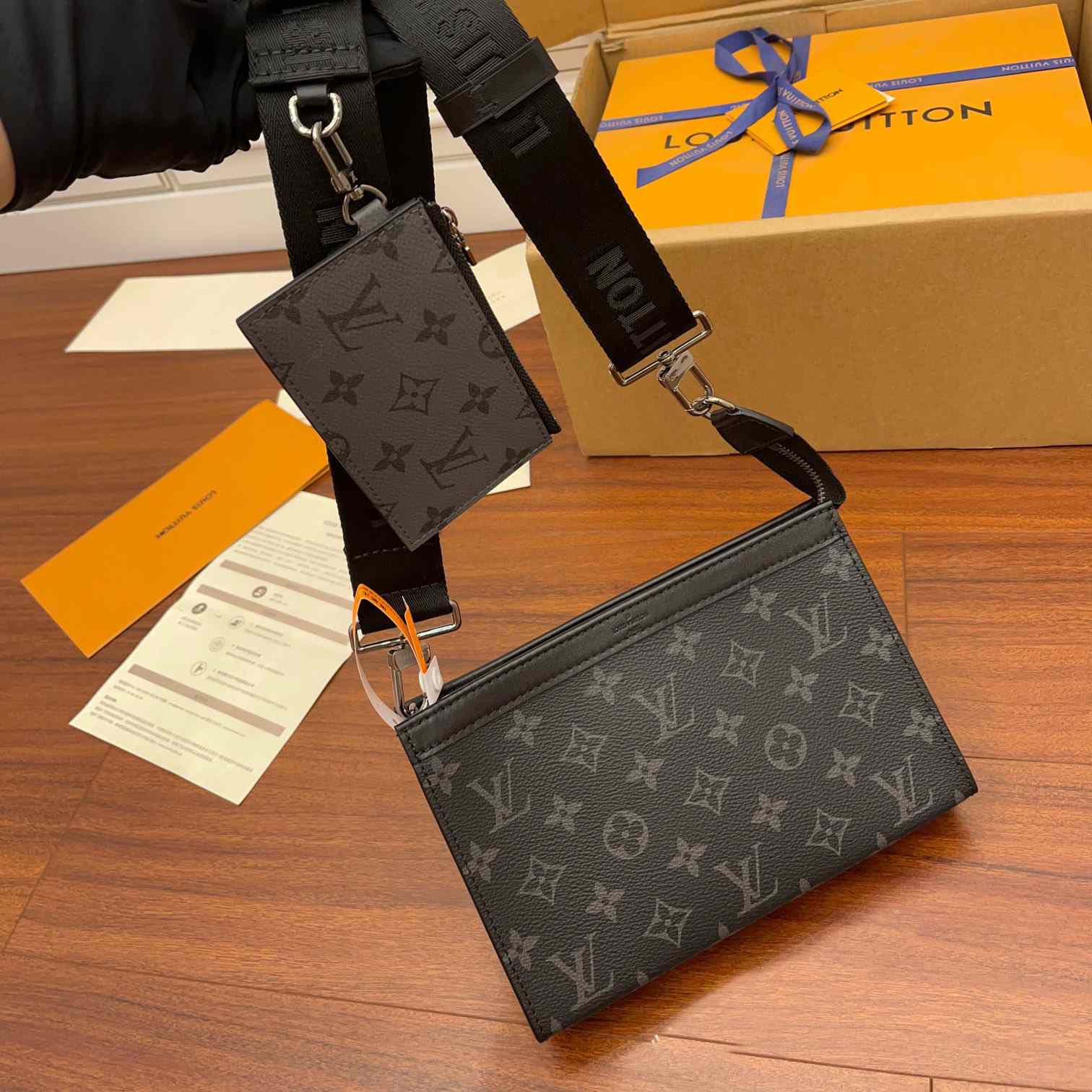 Louis Vuitton Gaston Wearable Wallet(22x14.5x4.5CM)   M81124 - PerfectKickZ