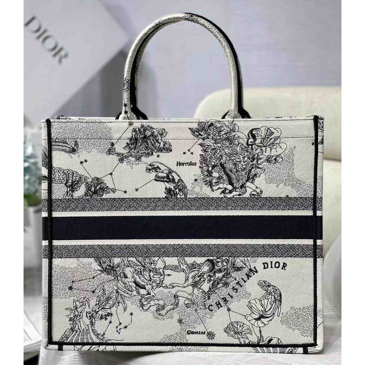 Dior Oblique Embroidered Book Tote(41.5-25-18cm)-Embroiderable Characters - 