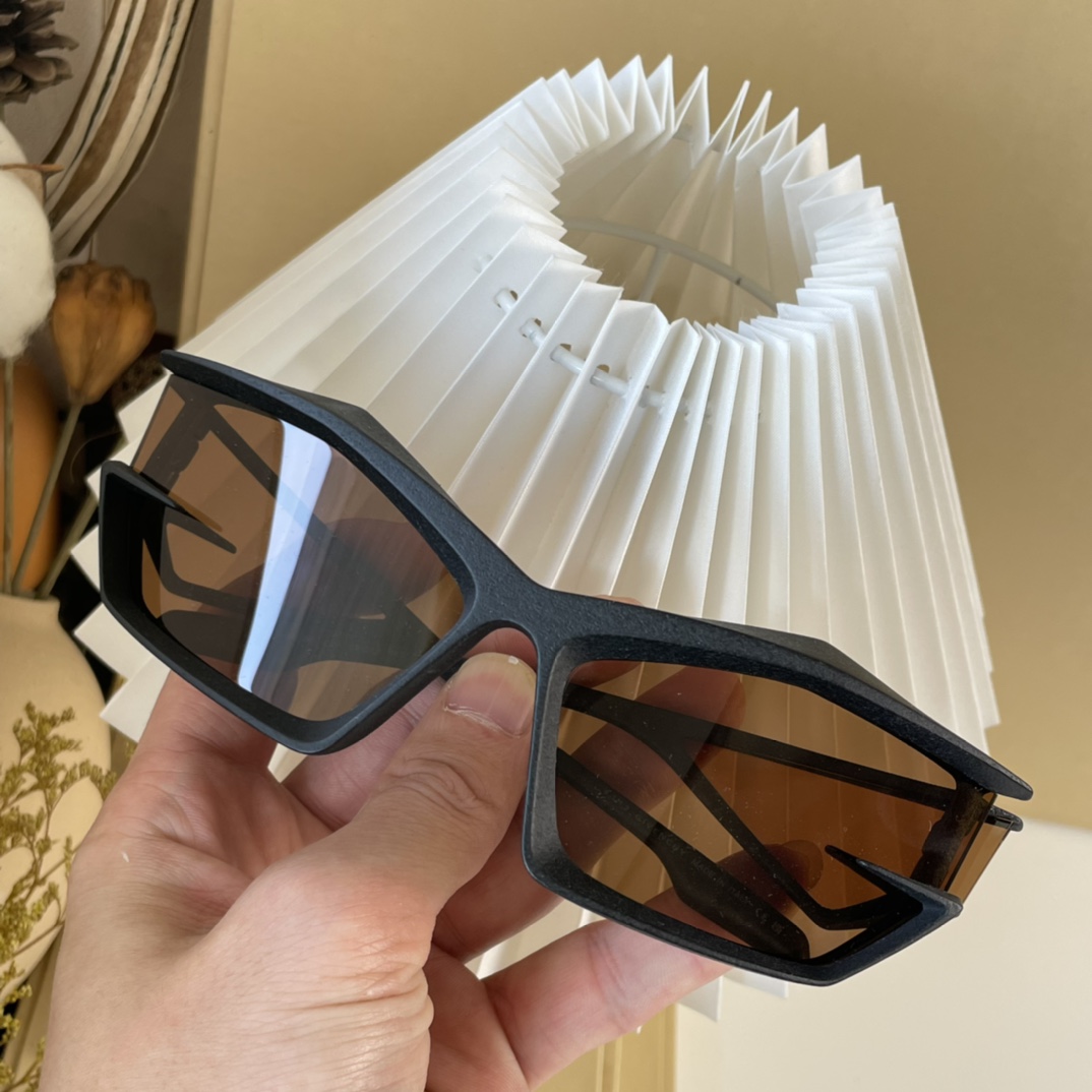 Givenchy Giv Cut sunglasses In Nylon       GV40049  - PerfectKickZ