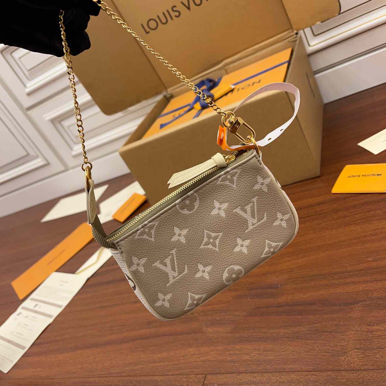 Louis Vuitton Mini Pochette Accessoires(15.5x10.5x4CM)    M81284 - PerfectKickZ