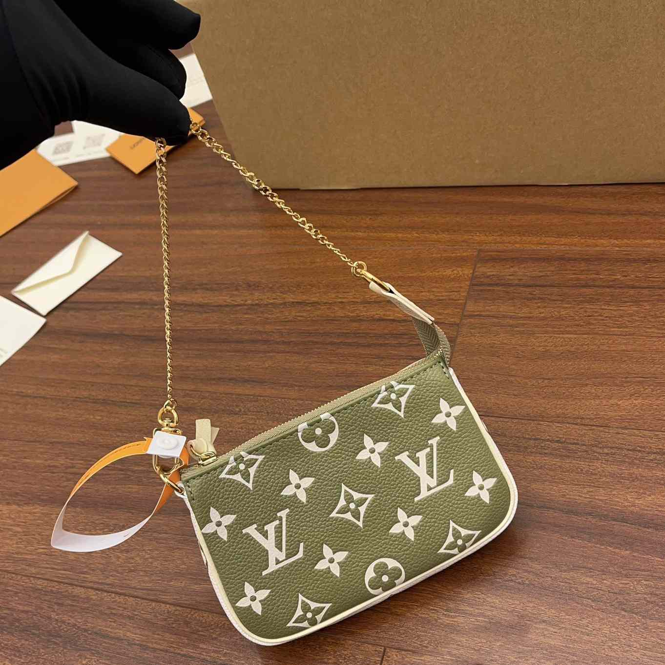 Louis Vuitton Mini Pochette Accessoires(15.5x10.5x4CM)    M81284 - PerfectKickZ