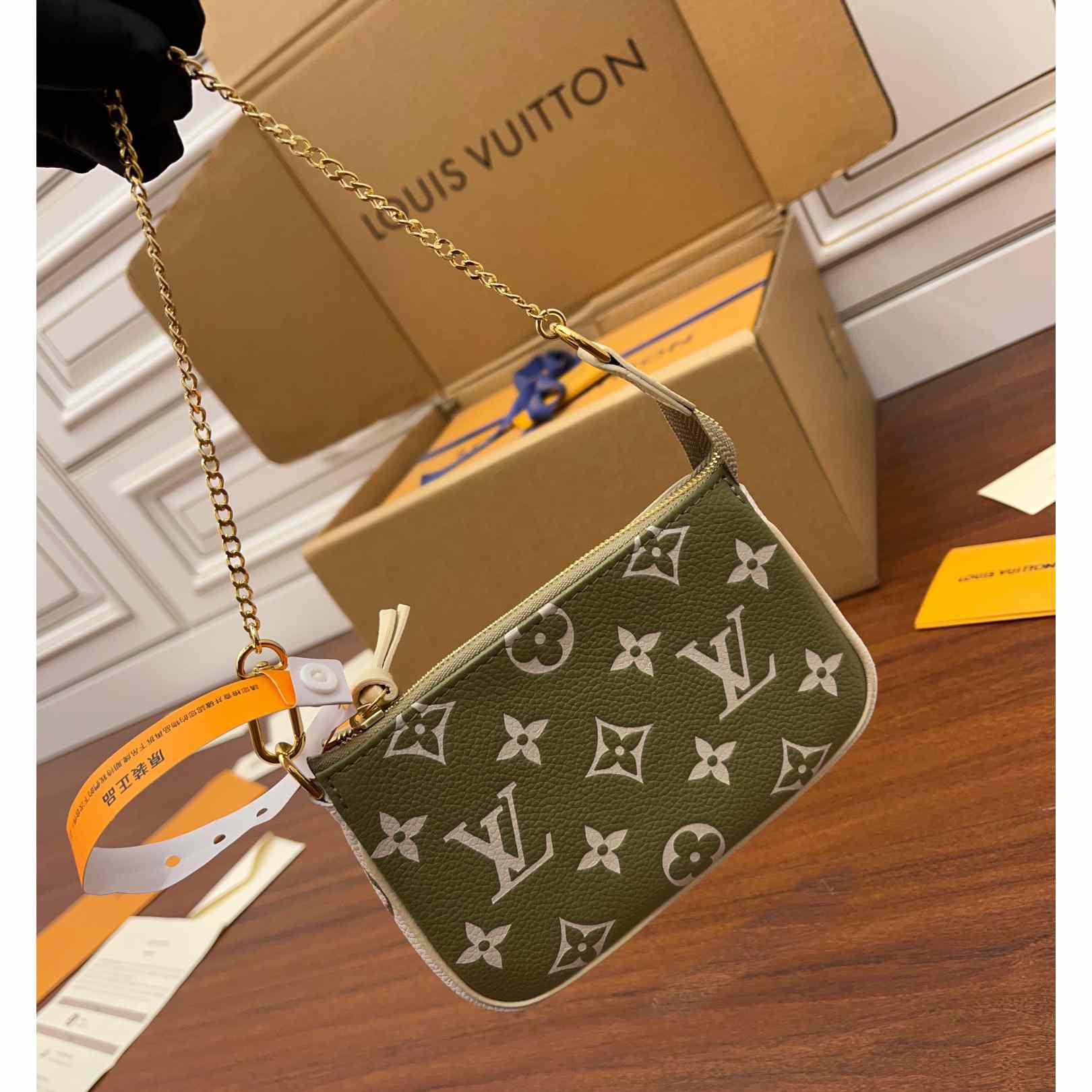 Louis Vuitton Mini Pochette Accessoires(15.5x10.5x4CM)    M81284 - PerfectKickZ