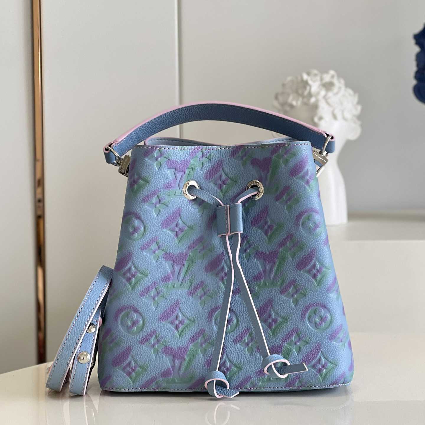 Louis Vuitton Néonoé BB Bucket Bag (20 x 20 x 13 cm)   M46173 - PerfectKickZ