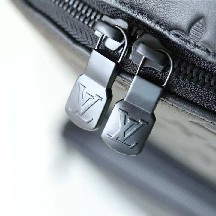 Louis Vuitton Racer Slingbag    M46107c - PerfectKickZ