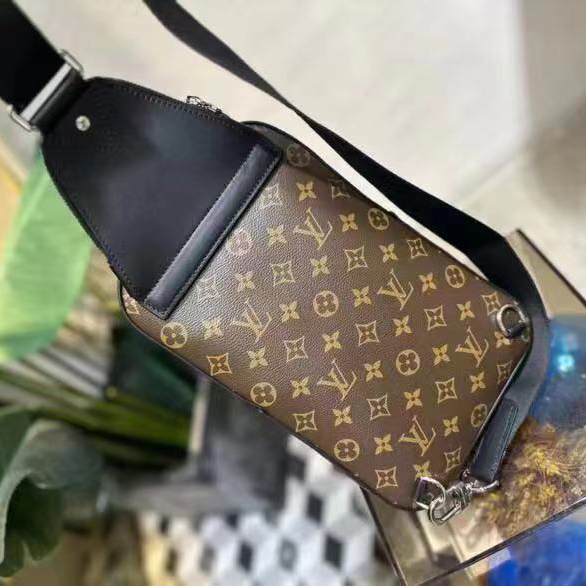 Louis Vuitton Avenue Slingbag       M46327 - PerfectKickZ