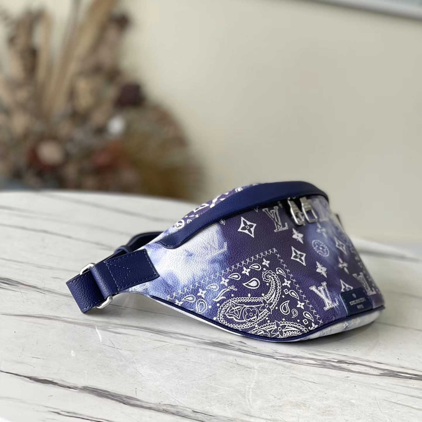 Louis Vuitton Discovery Bumbag PM(44-15-9cm)     M20587 - PerfectKickZ