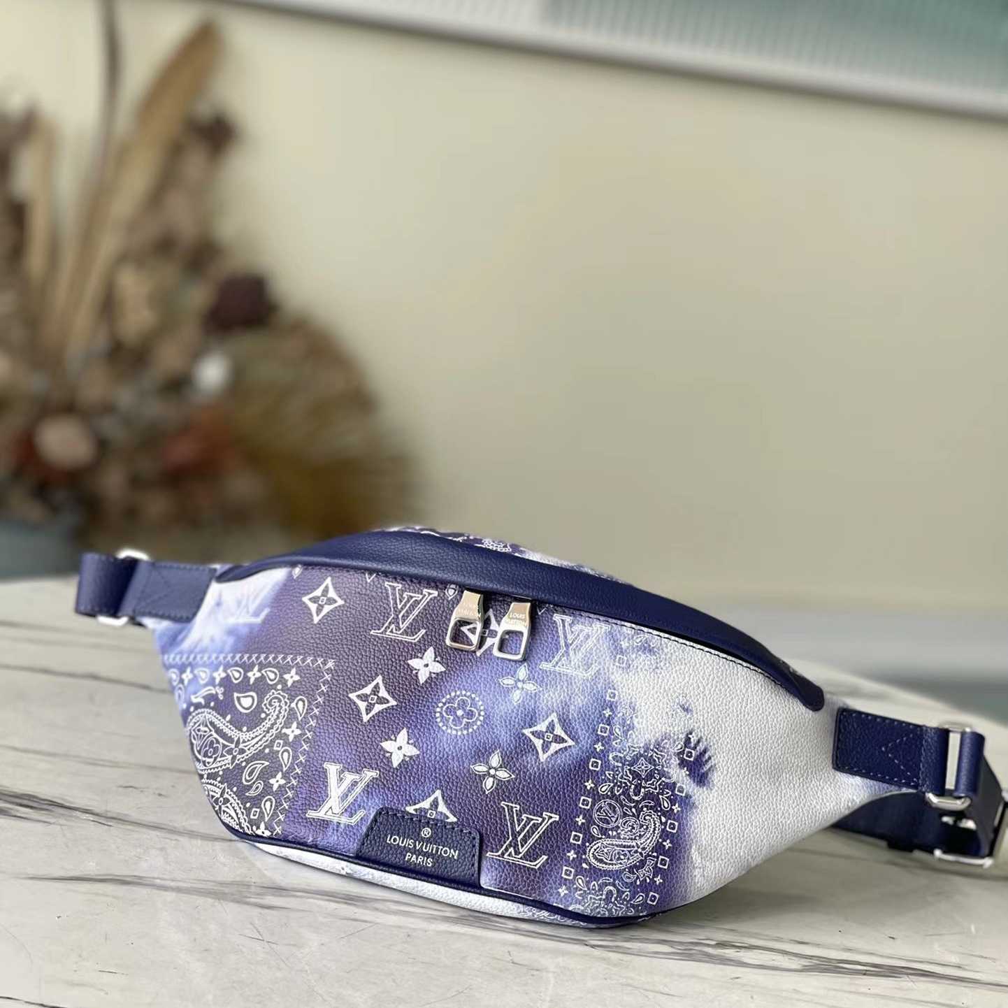 Louis Vuitton Discovery Bumbag PM(44-15-9cm)     M20587 - PerfectKickZ