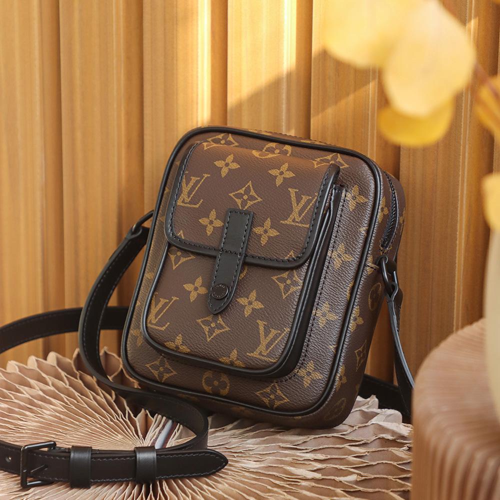 Louis Vuitton Christopher Wearable Wallet(15*17*8cm)   M69404 - PerfectKickZ