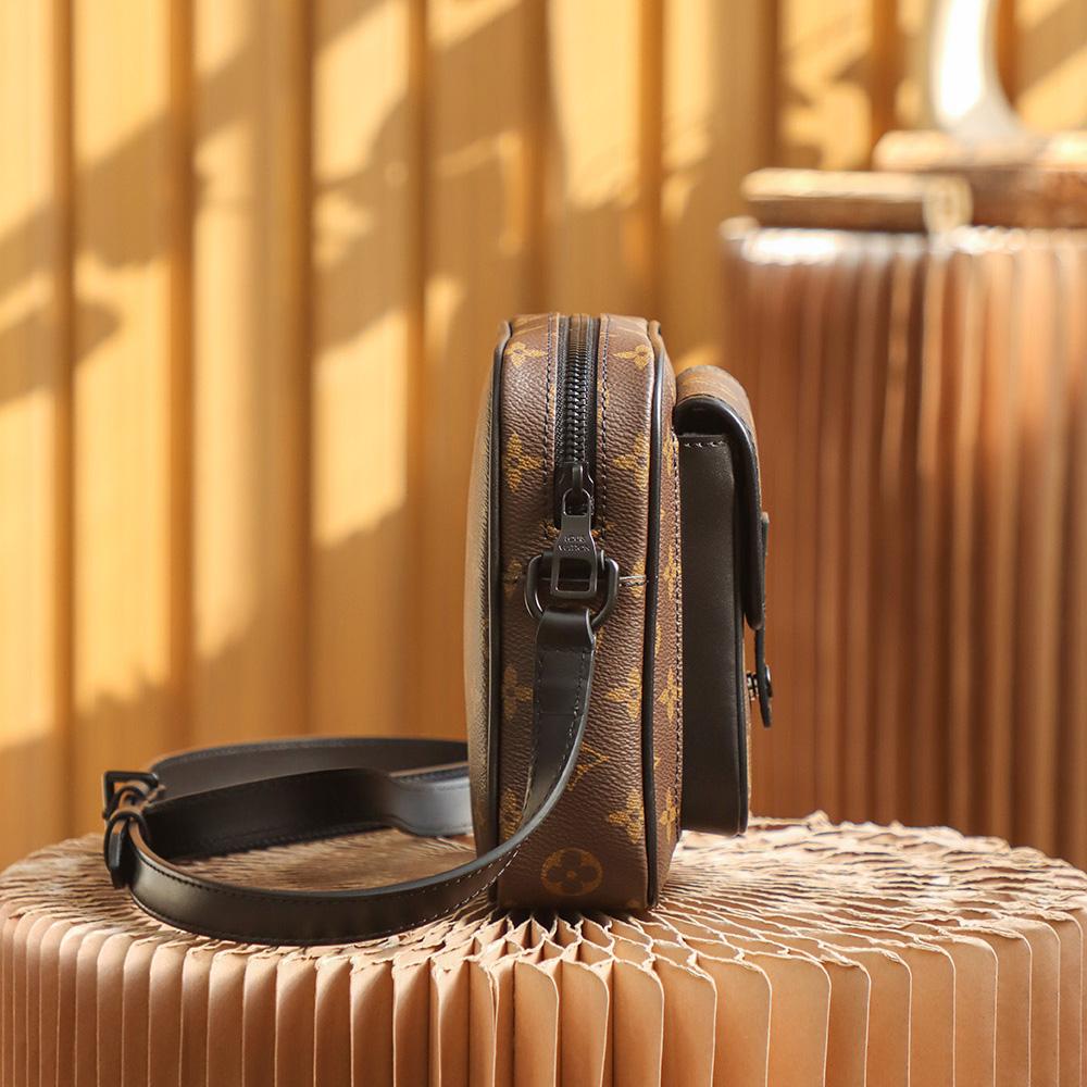 Louis Vuitton Christopher Wearable Wallet(15*17*8cm)   M69404 - PerfectKickZ