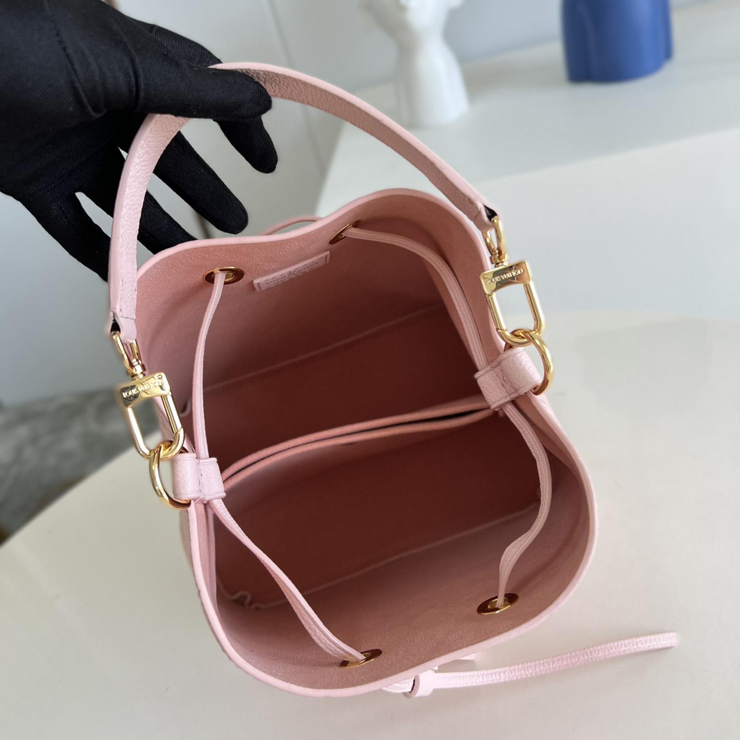 Louis Vuitton Néonoé BB Bucket Bag (20 x 20 x 13 cm)   M46174 - 