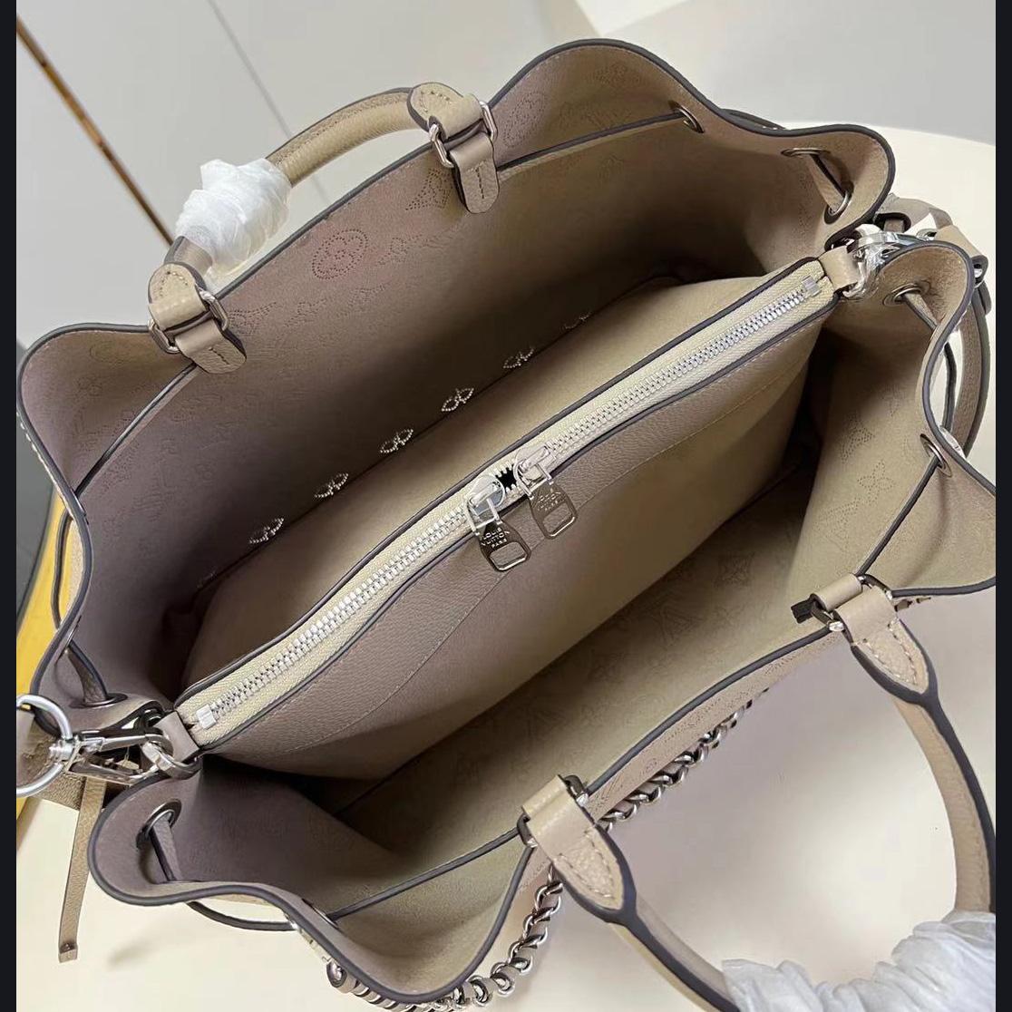 Louis Vuitton Bella Tote(32 x 23 x 13 cm )     M59201 - 