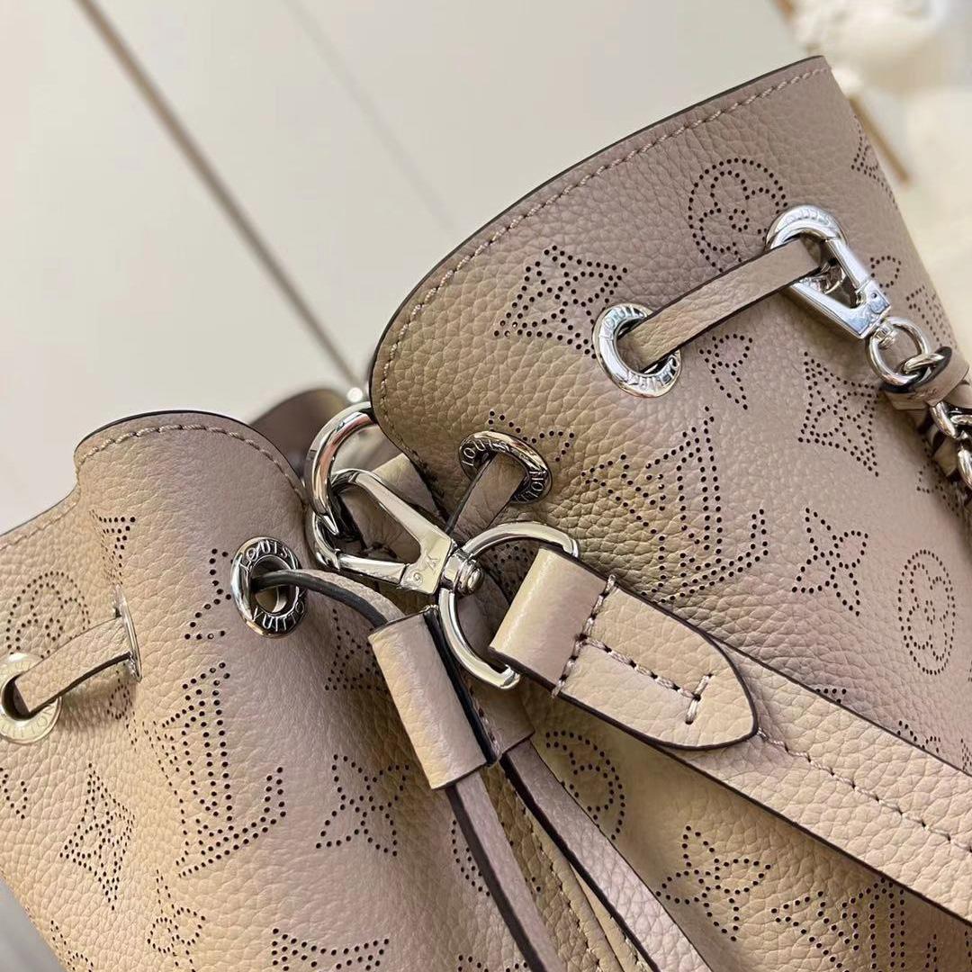 Louis Vuitton Bella Tote(32 x 23 x 13 cm )     M59201 - 
