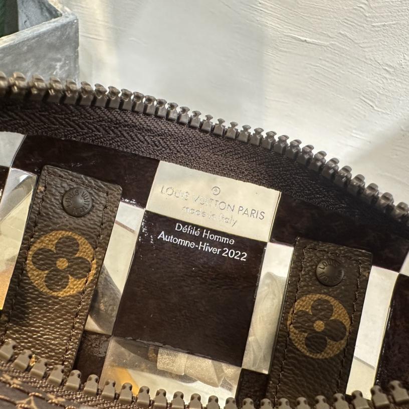 Louis Vuitton Keepall Bandoulière 25       M20872 - PerfectKickZ