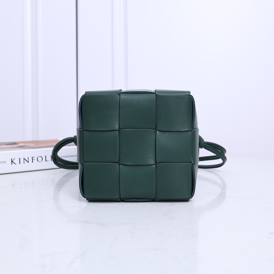 Bottega Veneta Small Cassette Bucket Bag - PerfectKickZ