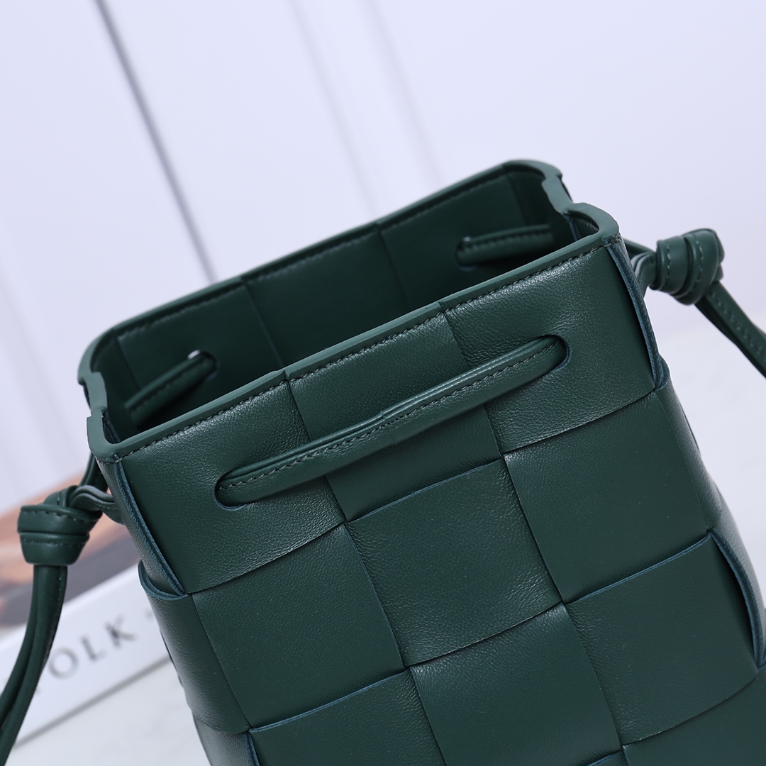 Bottega Veneta Small Cassette Bucket Bag - PerfectKickZ