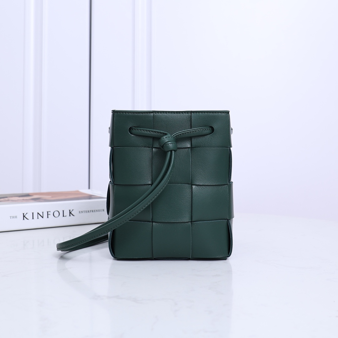 Bottega Veneta Small Cassette Bucket Bag - PerfectKickZ