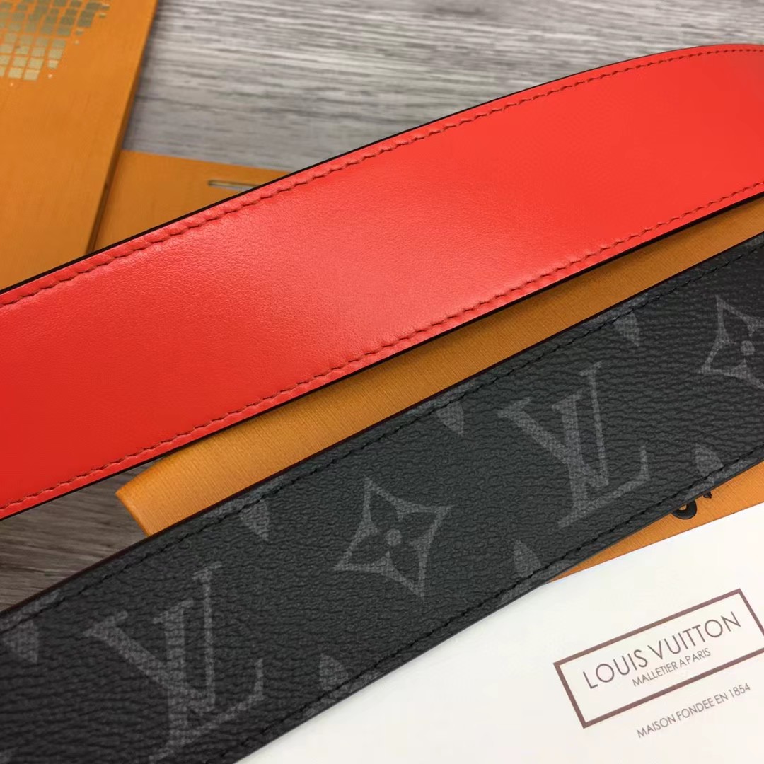 Louis Vuitton LV Initials 40MM Reversible Belt    M0601Q - PerfectKickZ