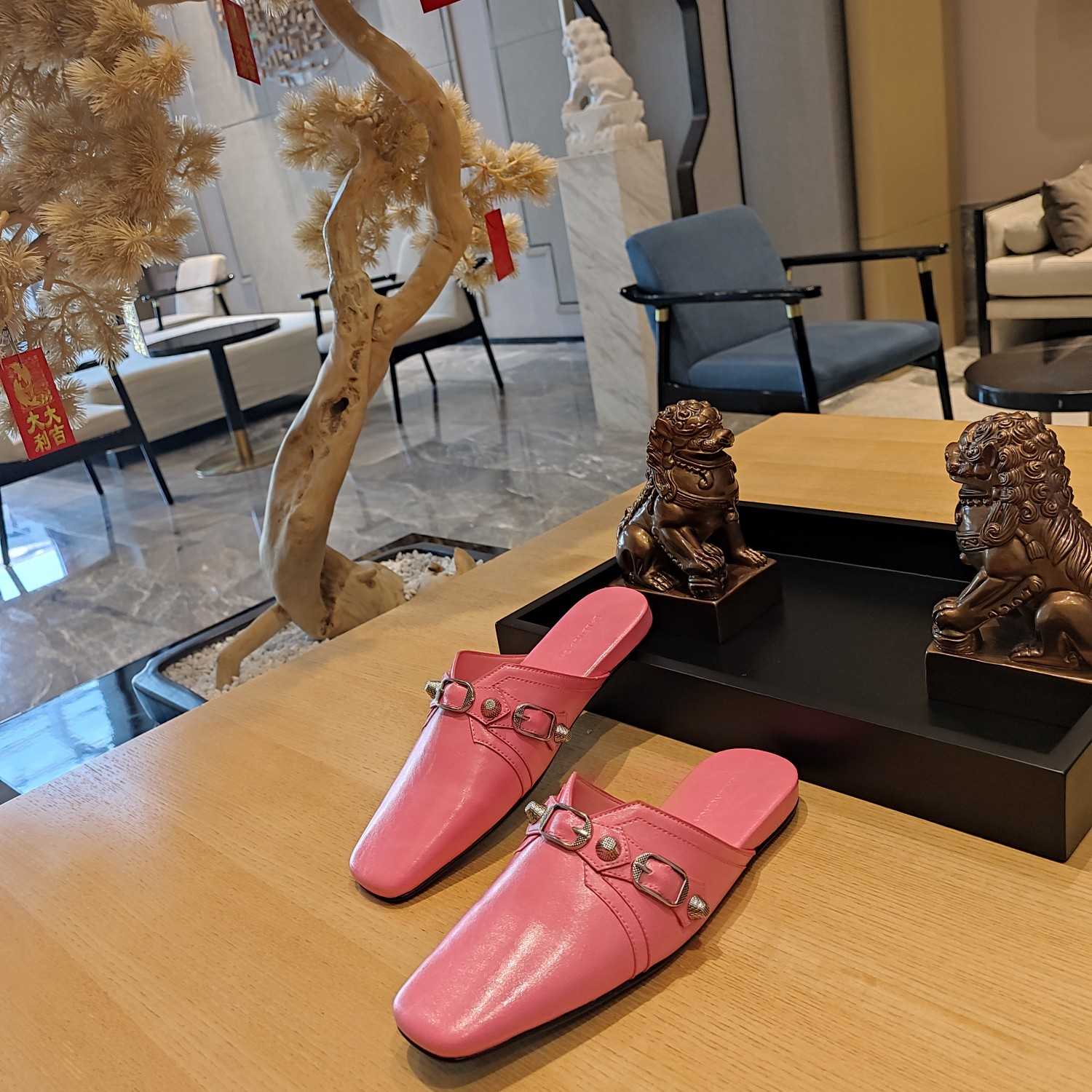 Balenciaga Women's Cosy Cagole Mule  - PerfectKickZ