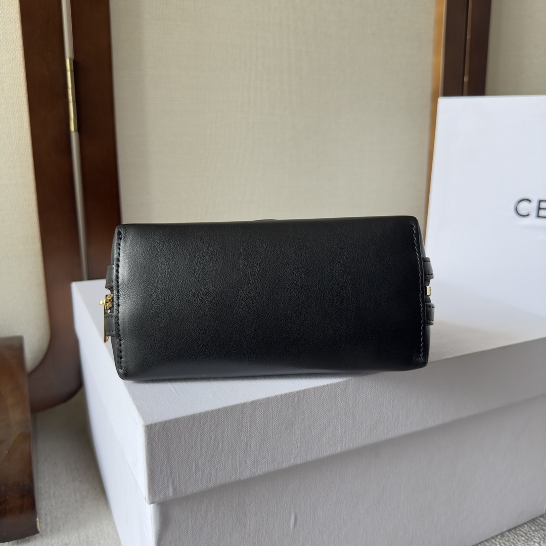 Celine Clutch On Chain Cuir Triomphe In Smooth Calfskin Black - PerfectKickZ