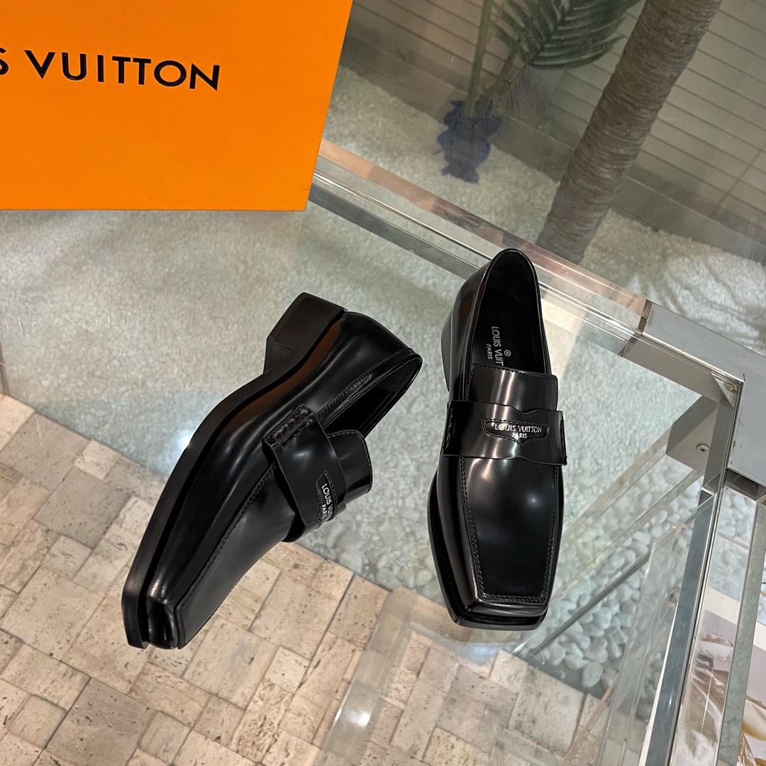 Louis Vuitton Connelly Flat Loafer      1AAOKF - PerfectKickZ