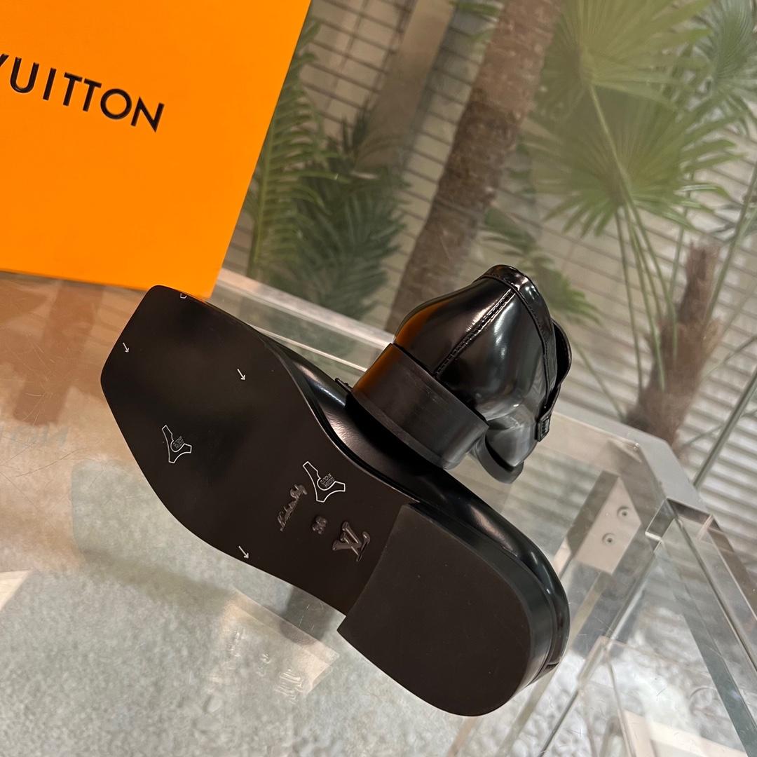 Louis Vuitton Connelly Flat Loafer      1AAOKF - PerfectKickZ