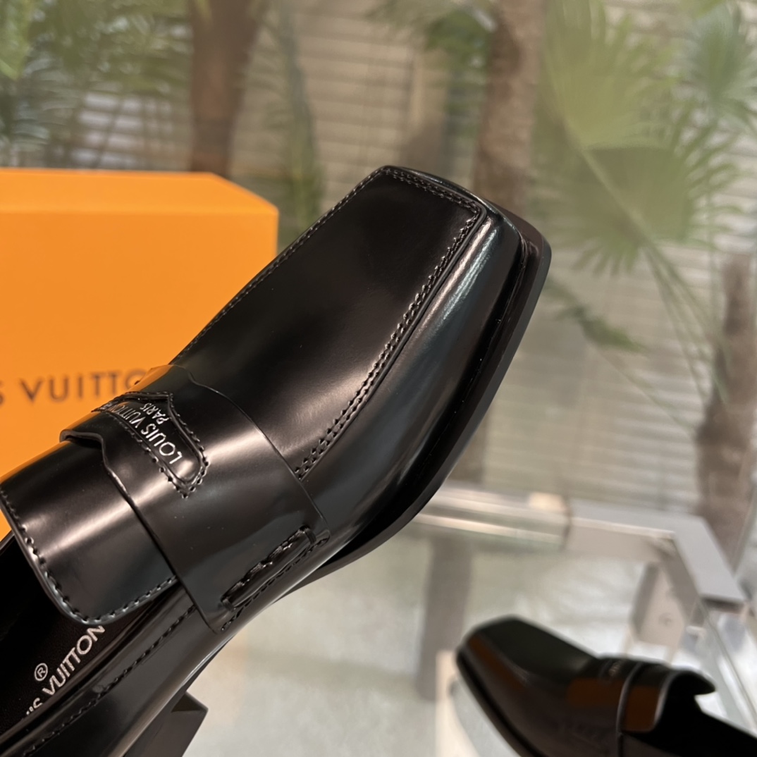 Louis Vuitton Connelly Flat Loafer      1AAOKF - PerfectKickZ