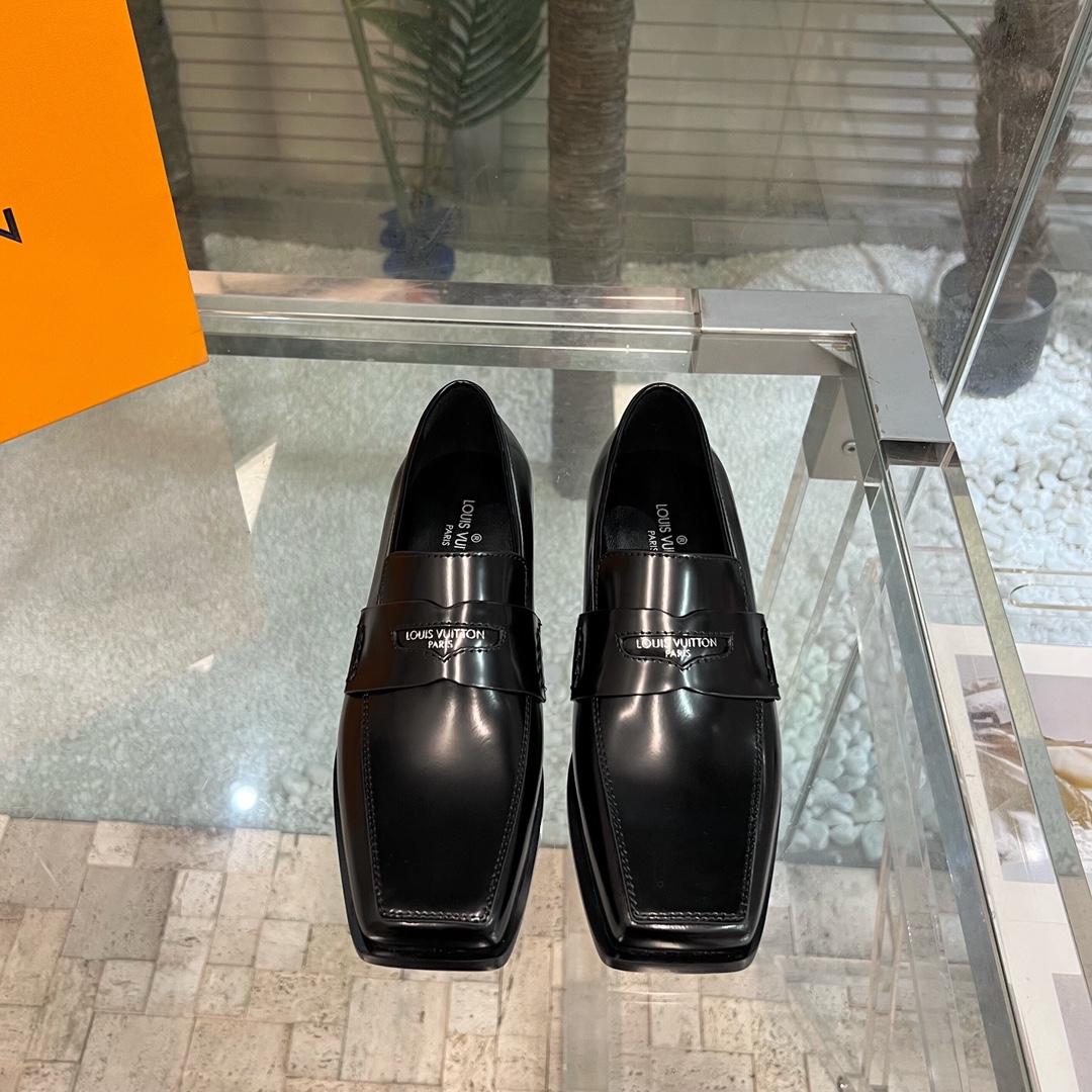 Louis Vuitton Connelly Flat Loafer      1AAOKF - PerfectKickZ