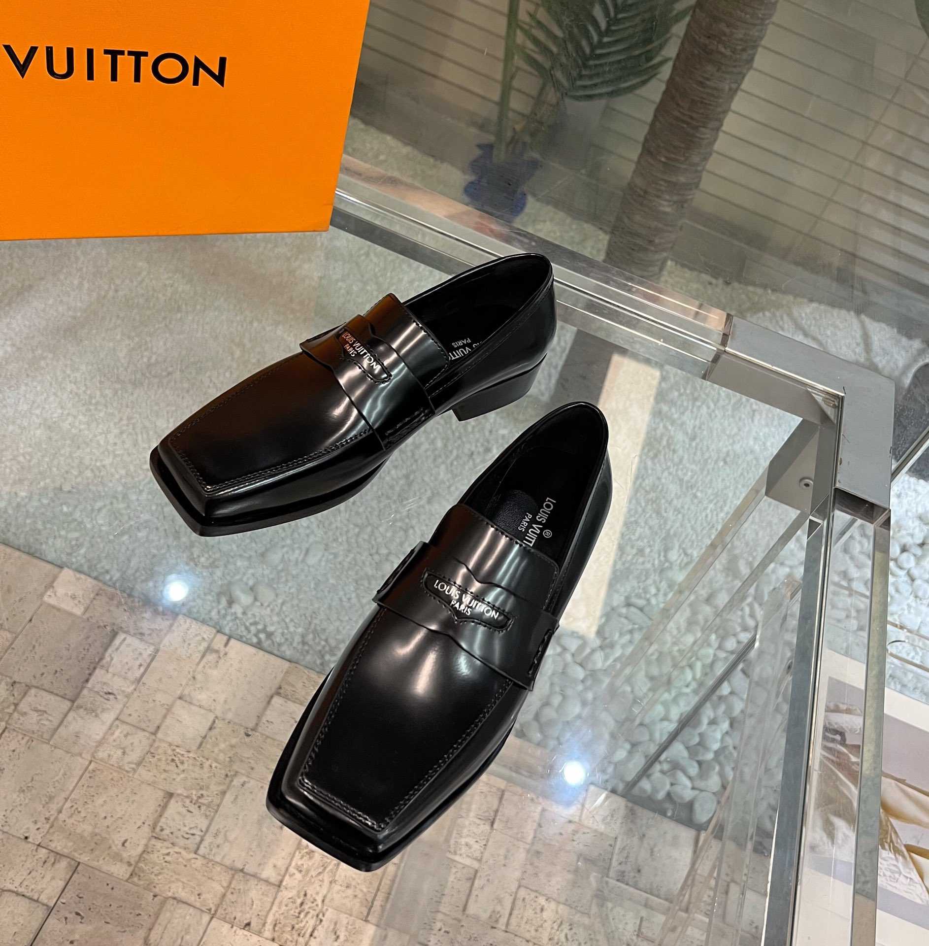 Louis Vuitton Connelly Flat Loafer      1AAOKF - PerfectKickZ