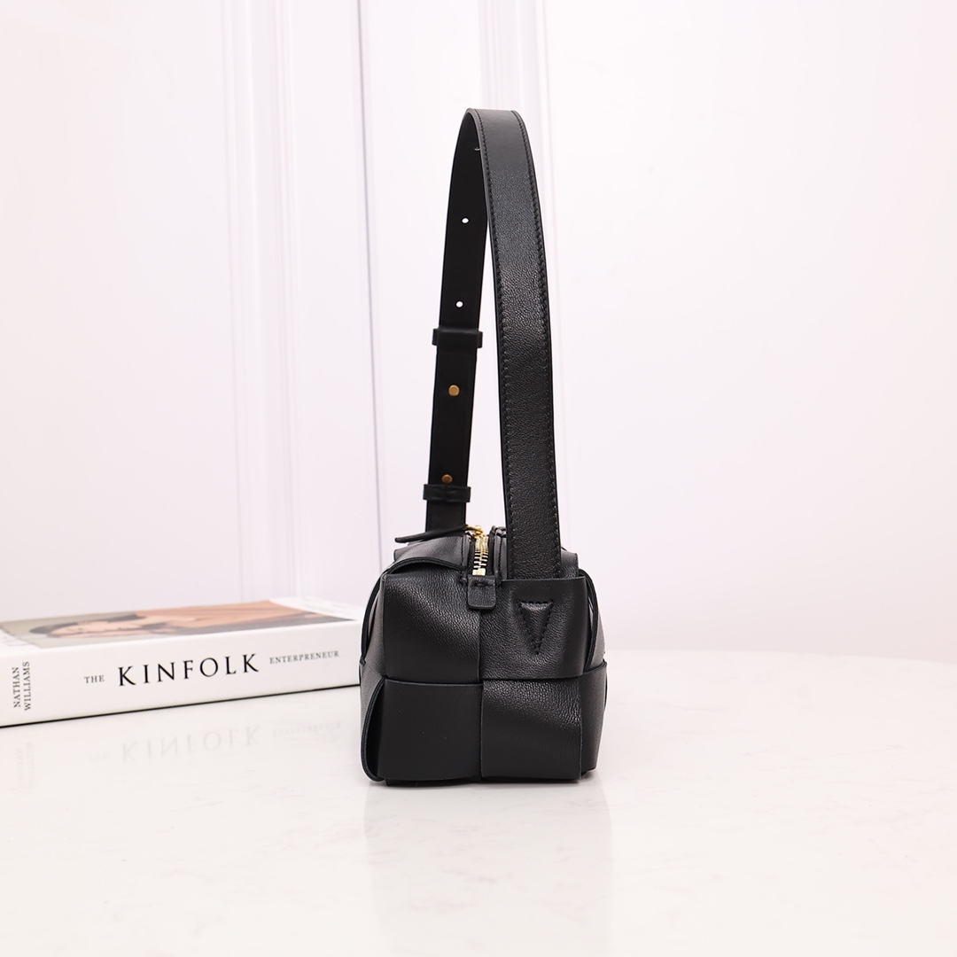 Bottega Veneta Small Brick Cassette - 