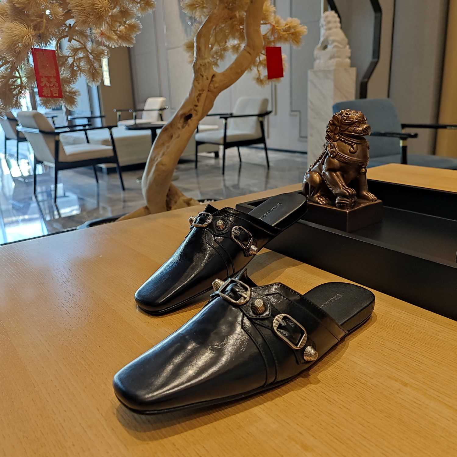 Balenciaga Women's Cosy Cagole Mule In Black - PerfectKickZ