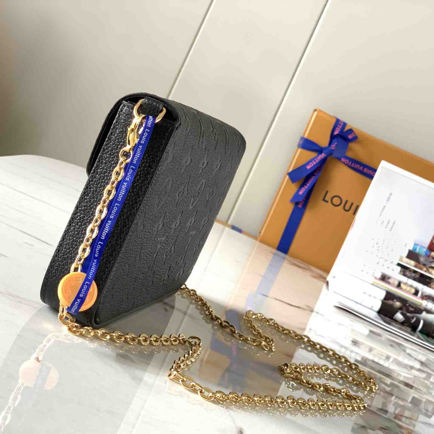 Louis Vuitton Félicie Pochette (21 x 12 x 3cm)   M64064 - PerfectKickZ
