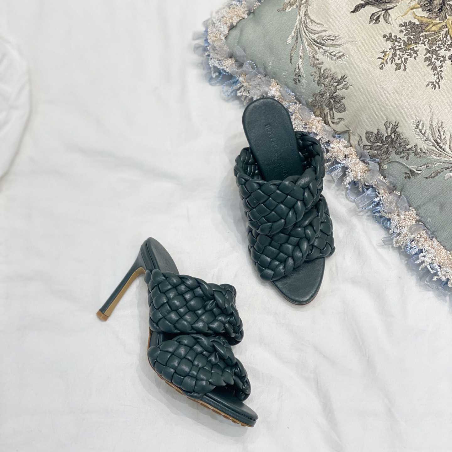 Bottega Veneta Curve Twisted And Padded Intreccio Leather Mules - PerfectKickZ