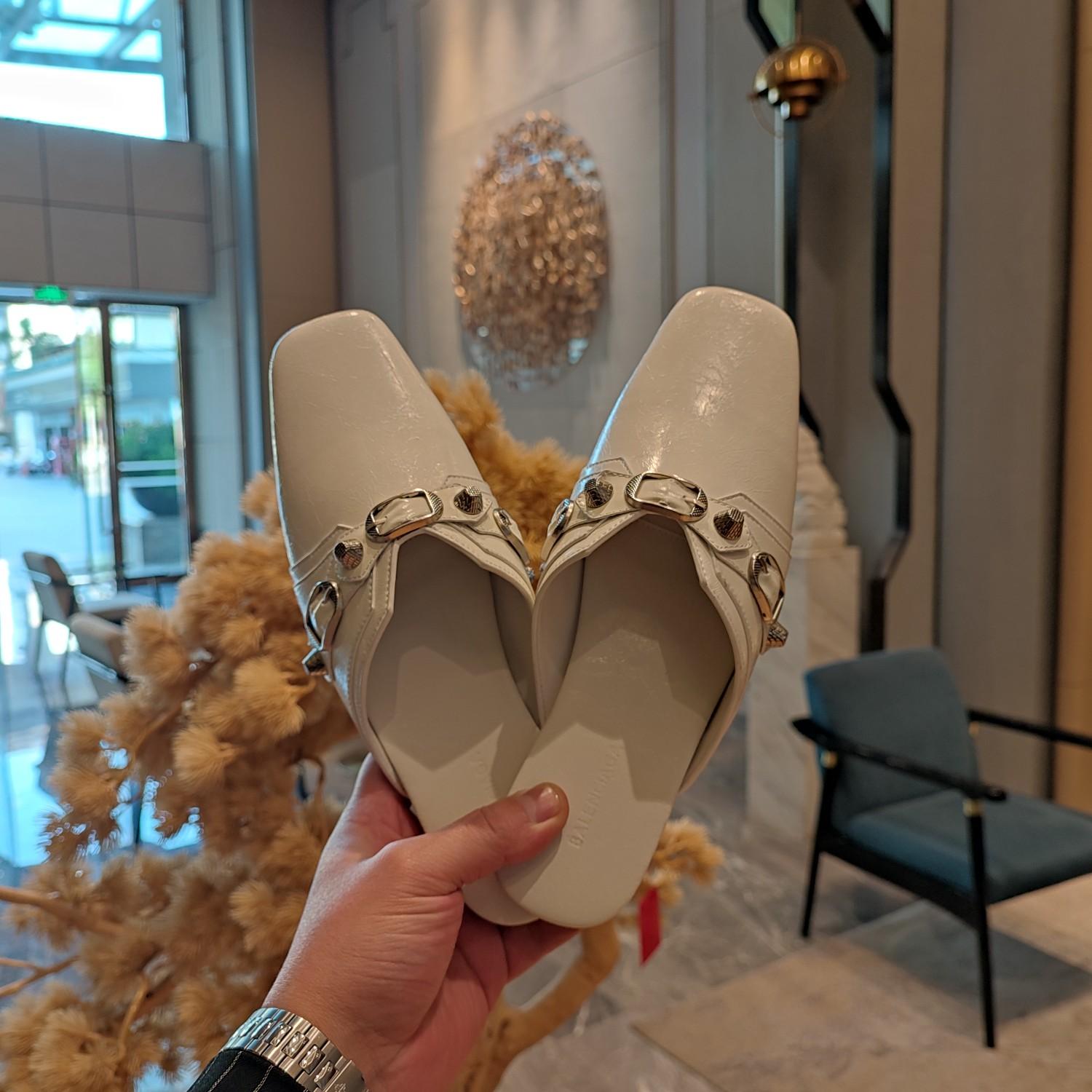 Balenciaga Women's Cosy Cagole Mule  - PerfectKickZ