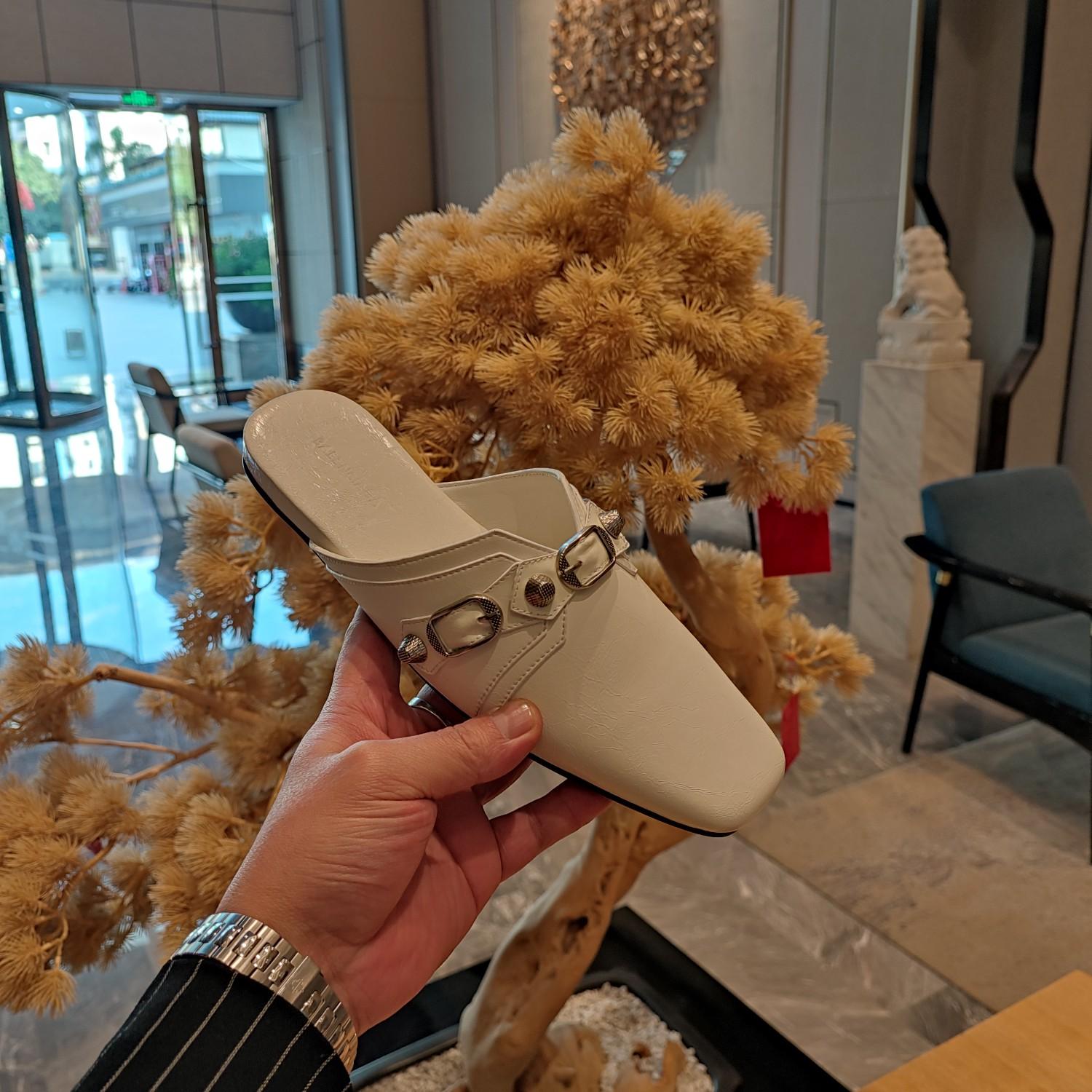 Balenciaga Women's Cosy Cagole Mule  - PerfectKickZ