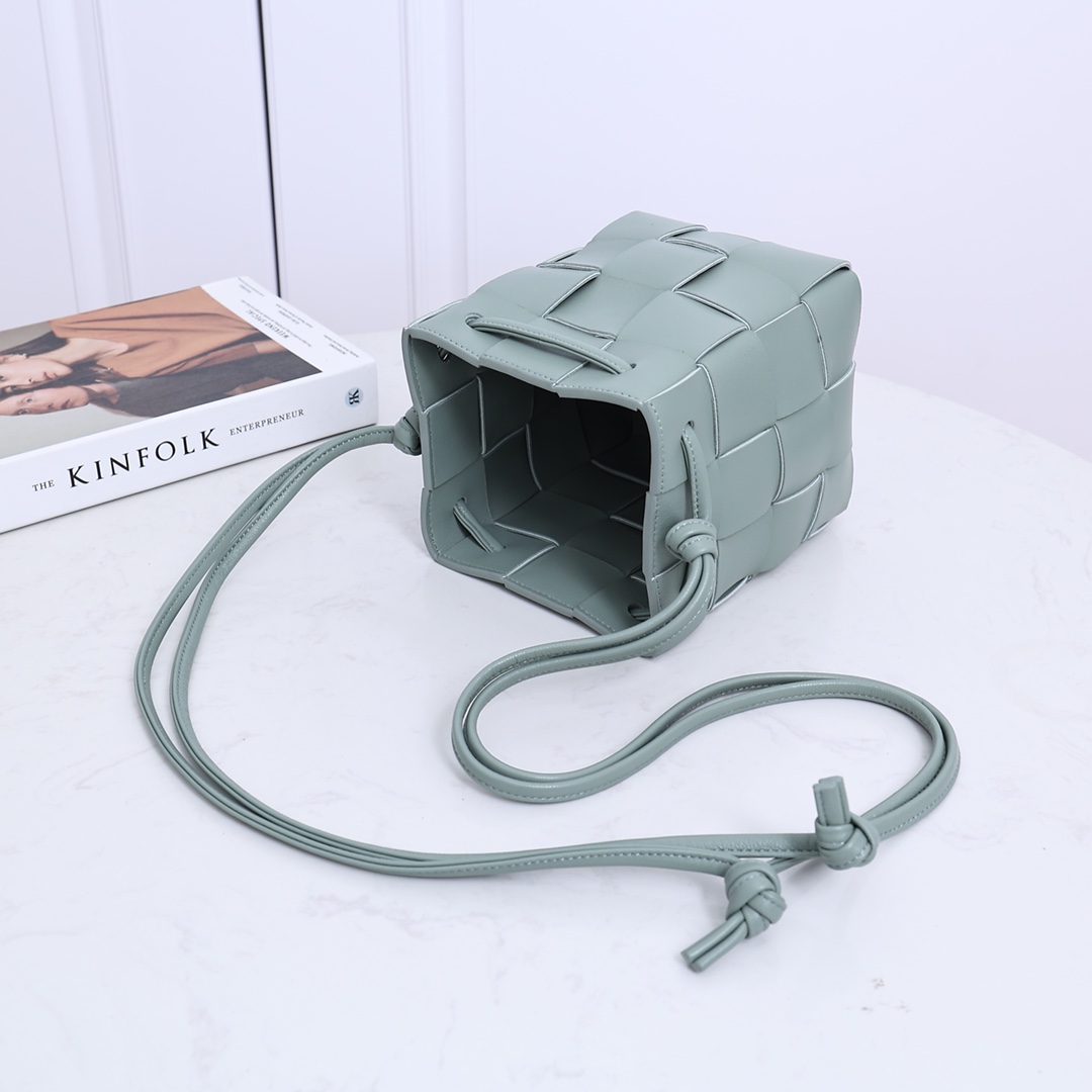 Bottega Veneta Small Cassette Bucket Bag - PerfectKickZ