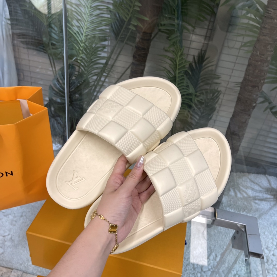 Louis Vuitton Waterfront Mules   1AAR9U - PerfectKickZ