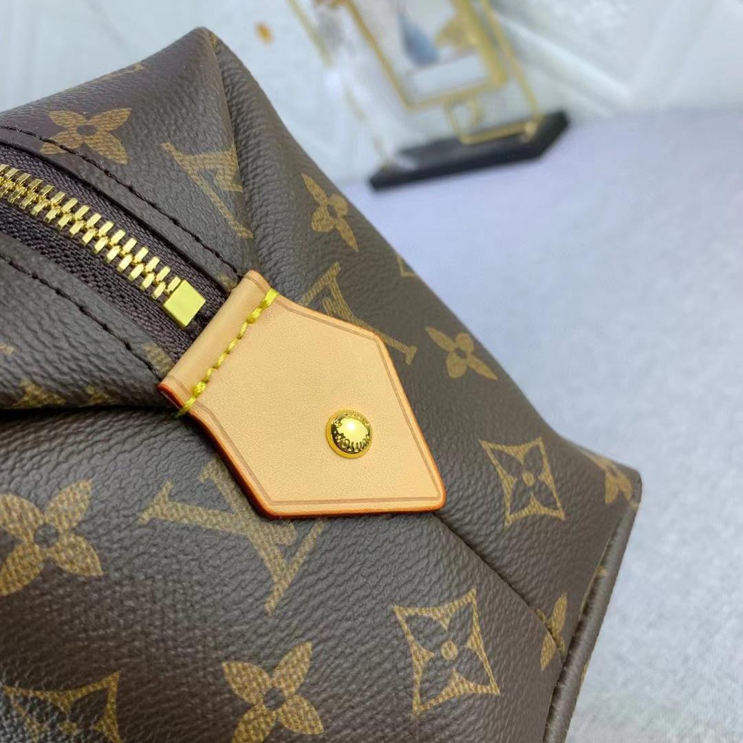 Louis Vuitton Cosmetic Pouch (27-18-9CM)      - PerfectKickZ