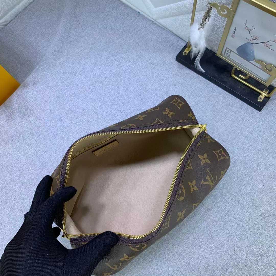 Louis Vuitton Cosmetic Pouch (27-18-9CM)      - PerfectKickZ