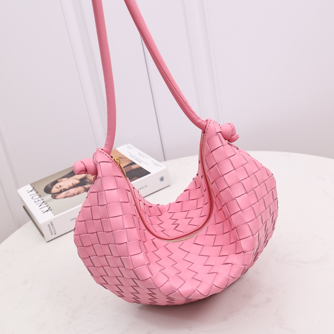 Bottega Veneta Medium Turn Pouch - PerfectKickZ