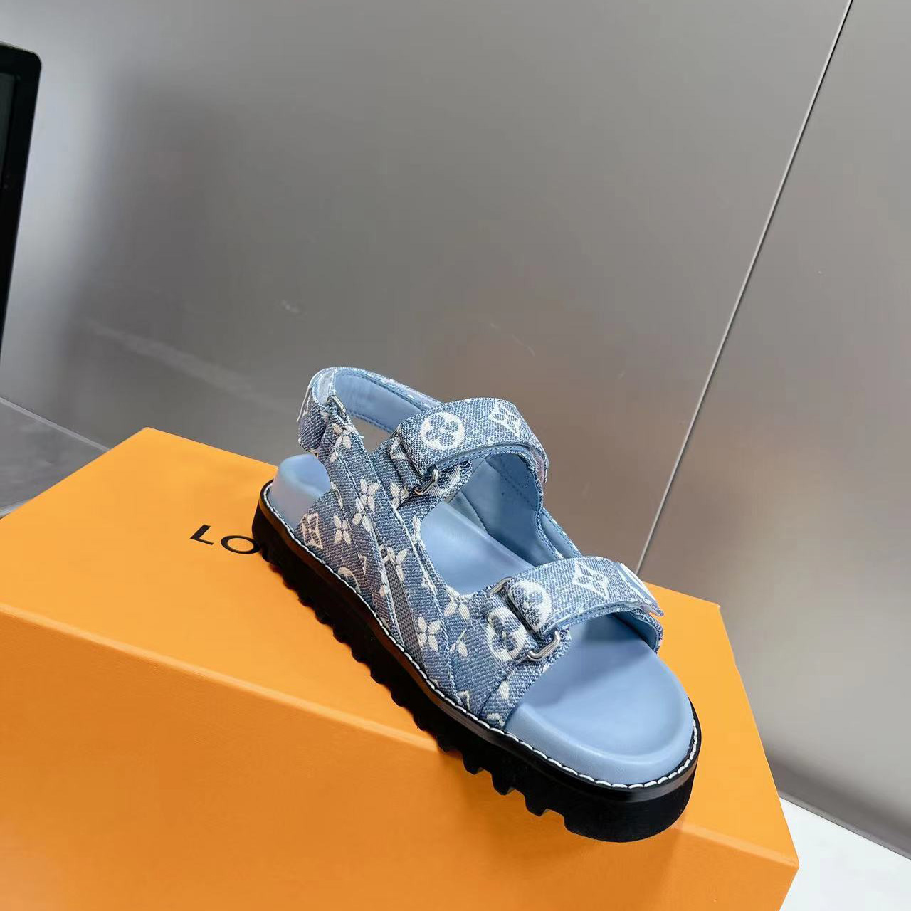 Louis Vuitton Paseo Flat Comfort Sandal    1AB0T8 - PerfectKickZ