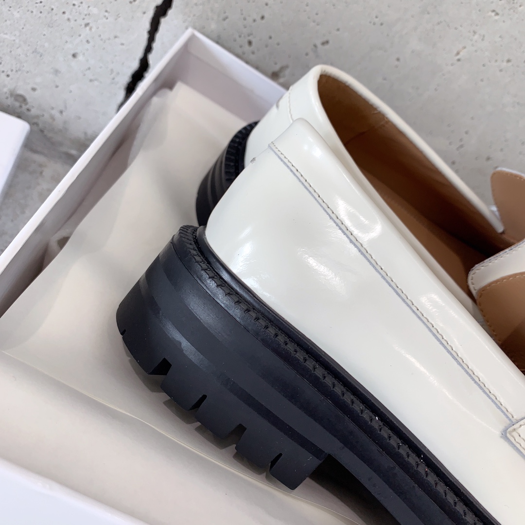 Maison Margiela Tabi Loafers - PerfectKickZ
