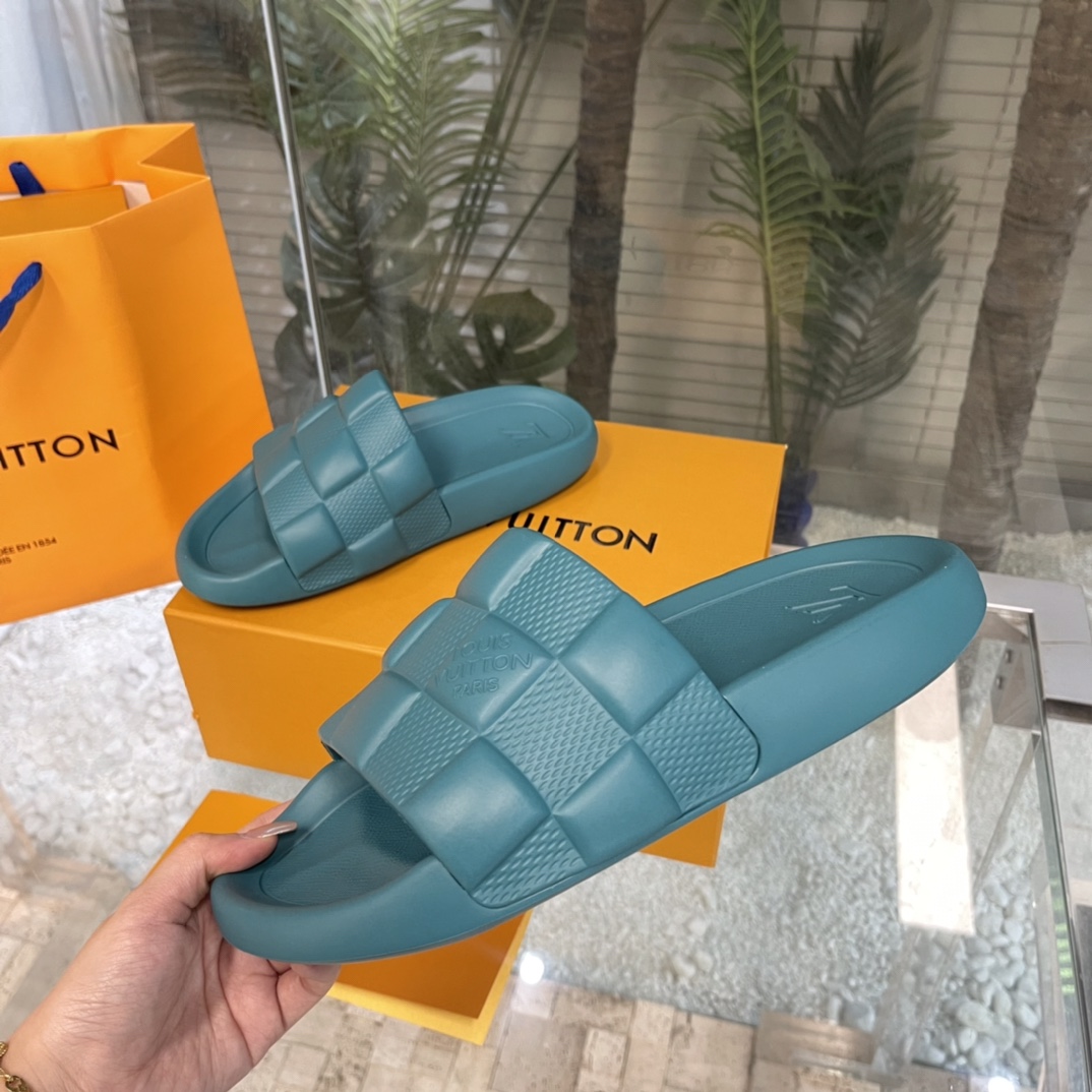 Louis Vuitton Waterfront Mules   1AAR9D - PerfectKickZ