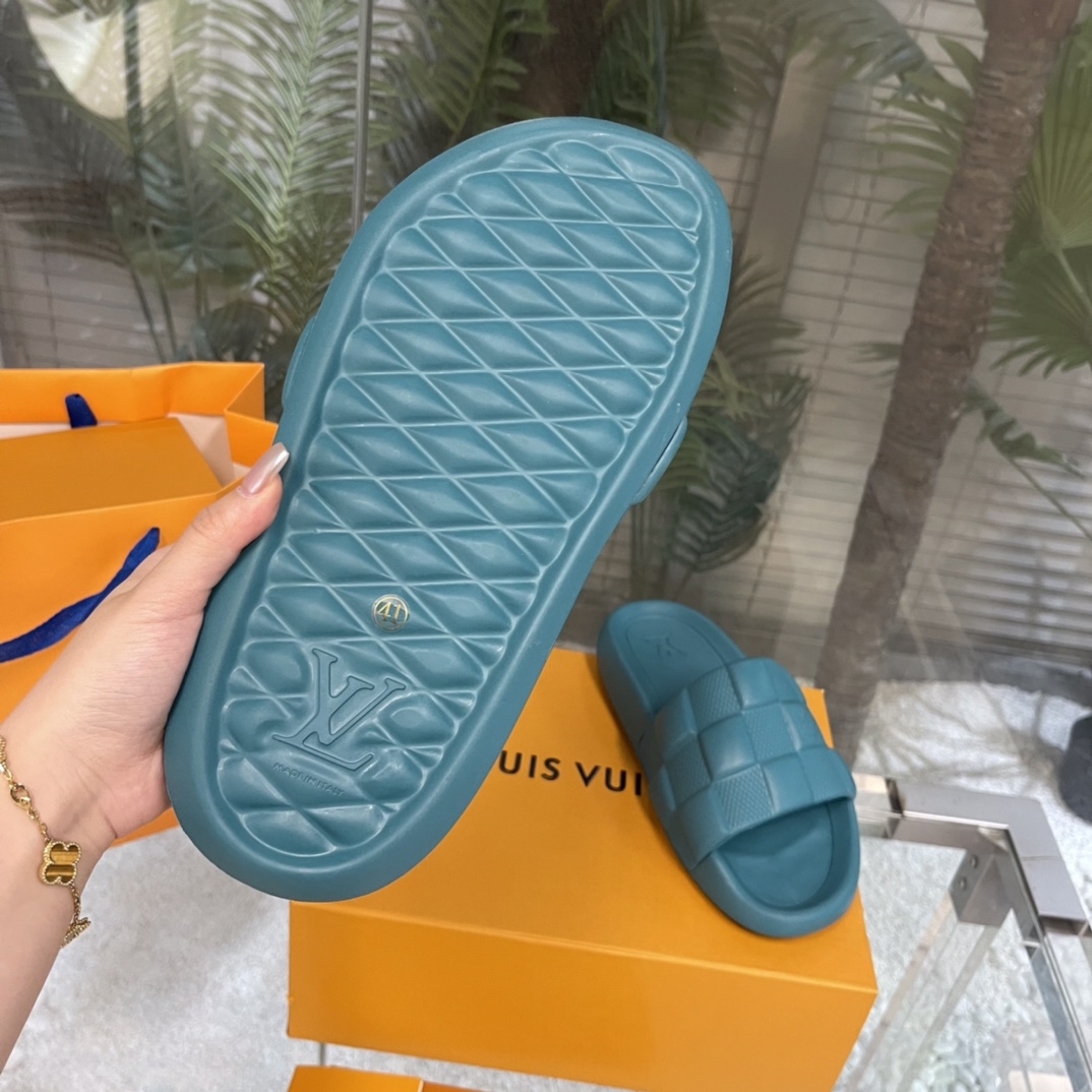 Louis Vuitton Waterfront Mules   1AAR9D - PerfectKickZ