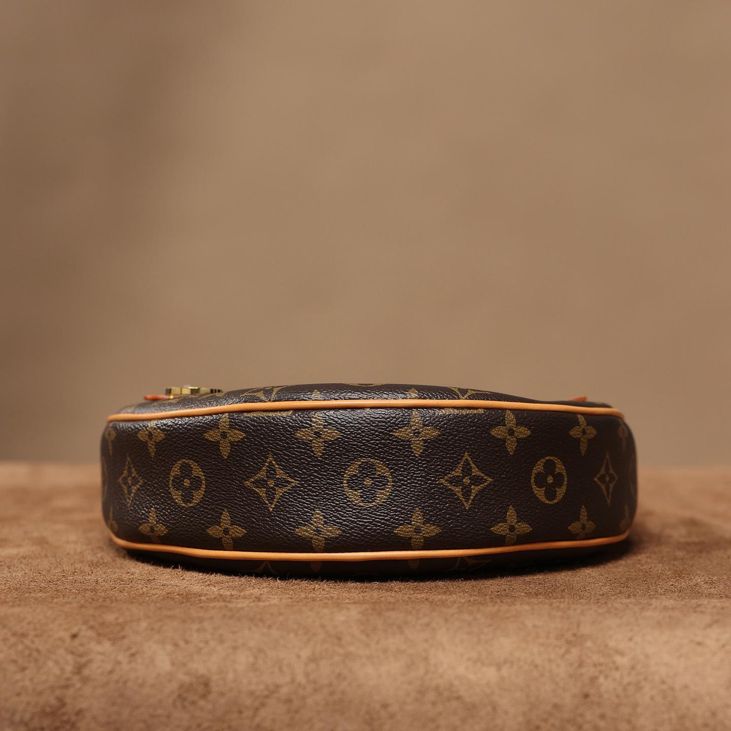 Louis Vuitton Loop  (23-13-6cm) M81098 - PerfectKickZ