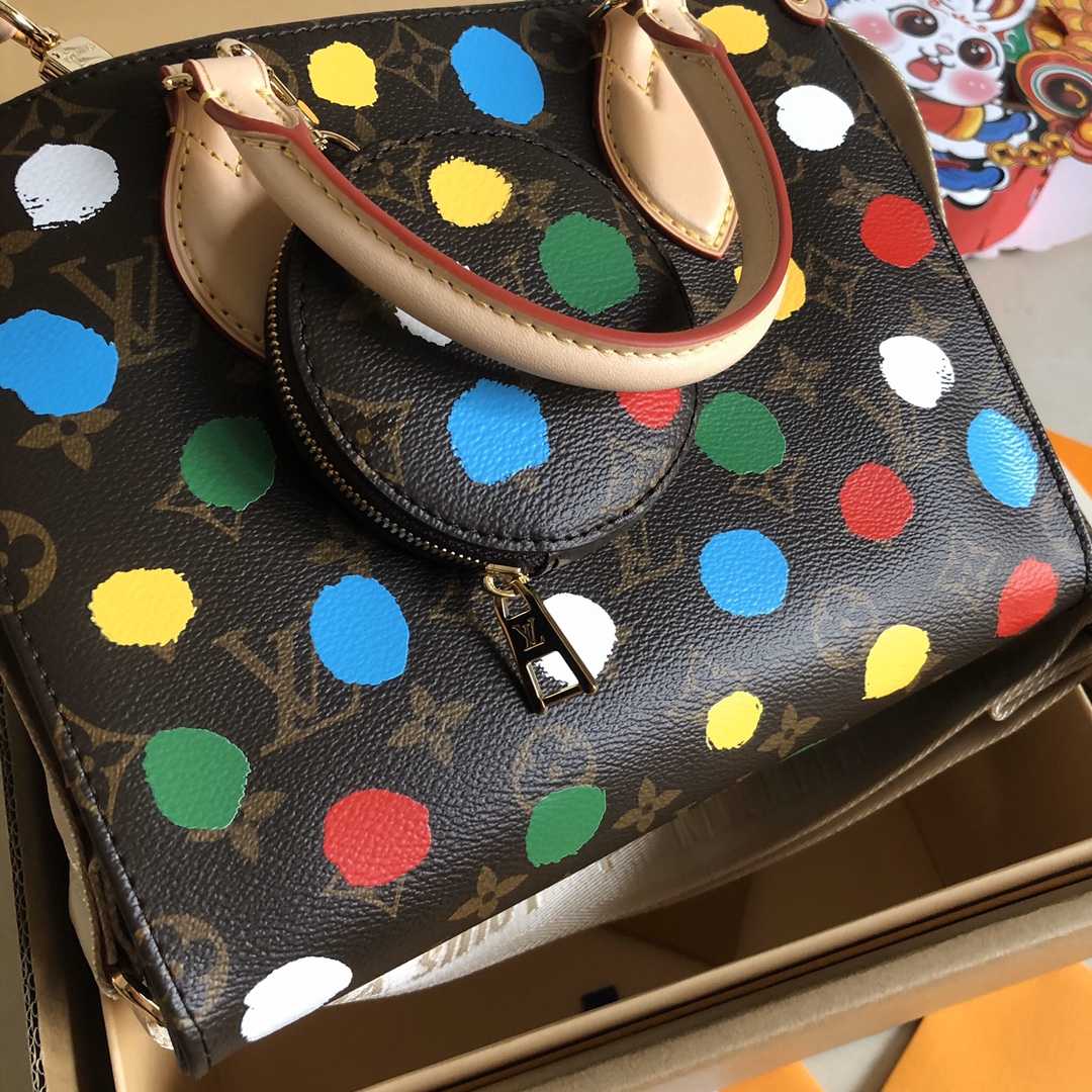 Louis Vuitton LV x YK OnTheGo PM​ (25 x 19 x 11.5 CM)   M46380 - PerfectKickZ