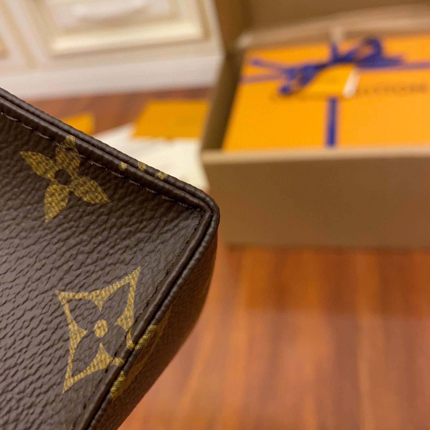 Louis Vuitton Toiletry Pouch (25x20x5.5CM)     M47542 - PerfectKickZ